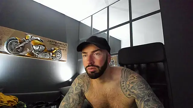 Snapshot of AronGrant chatting on January 2025 08:25:01 AM AronGrant online show from January 2025 08:25:01 AM