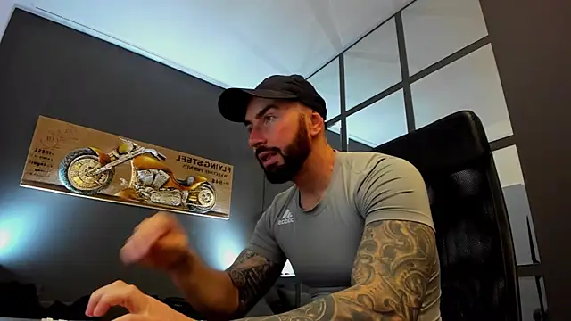 Snapshot of AronGrant chatting on January 2025 09:01:02 AM AronGrant online show from January 2025 09:01:02 AM