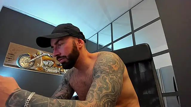 Snapshot of AronGrant chatting on February 2025 08:57:02 AM AronGrant online show from February 2025 08:57:02 AM