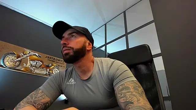 Snapshot of AronGrant chatting on February 2025 08:52:02 AM AronGrant online show from February 2025 08:52:02 AM