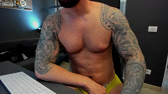 Snapshot of AronGrant chatting on February 2025 11:55:01 AM AronGrant online show from February 2025 11:55:01 AM