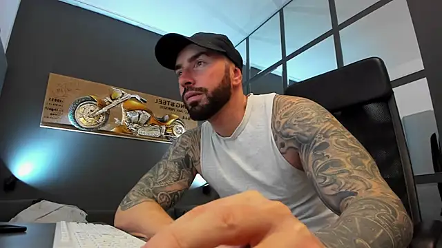 Snapshot of AronGrant chatting on February 2025 09:24:02 AM AronGrant online show from February 2025 09:24:02 AM