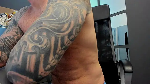 Snapshot of AronGrant chatting on February 2025 12:17:02 PM AronGrant online show from February 2025 12:17:02 PM