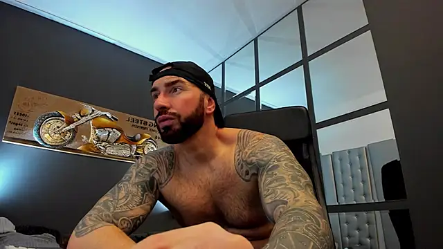 Snapshot of AronGrant chatting on February 2025 08:44:02 AM AronGrant online show from February 2025 08:44:02 AM