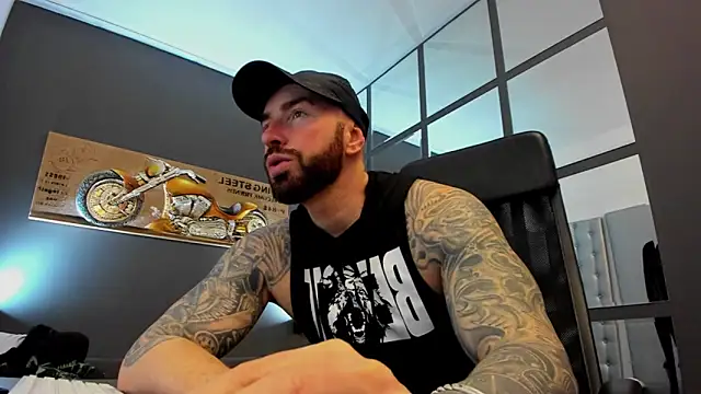 Snapshot of AronGrant chatting on February 2025 08:17:01 AM AronGrant online show from February 2025 08:17:01 AM