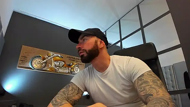 Snapshot of AronGrant chatting on February 2025 08:48:02 AM AronGrant online show from February 2025 08:48:02 AM