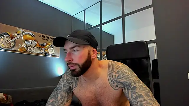 Snapshot of AronGrant chatting on March 2025 08:02:02 AM AronGrant online show from March 2025 08:02:02 AM