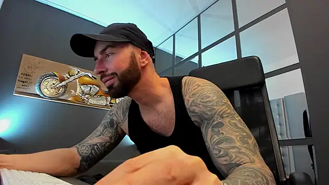 Snapshot of AronGrant chatting on March 2025 09:40:01 AM AronGrant online show from March 2025 09:40:01 AM