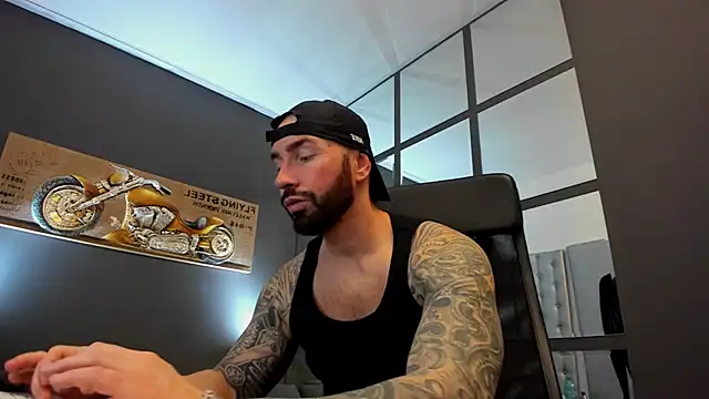 Snapshot of AronGrant chatting on March 2025 09:06:02 AM AronGrant online show from March 2025 09:06:02 AM