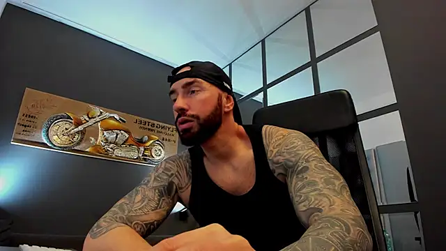 Snapshot of AronGrant chatting on March 2025 09:24:02 AM AronGrant online show from March 2025 09:24:02 AM