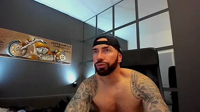 Snapshot of AronGrant chatting on March 2025 08:37:02 AM AronGrant online show from March 2025 08:37:02 AM