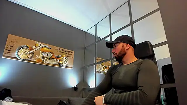 Snapshot of AronGrant chatting on March 2025 11:42:02 AM AronGrant online show from March 2025 11:42:02 AM