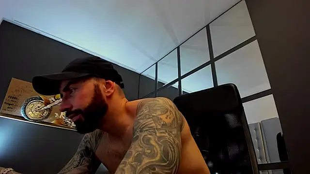 Snapshot of AronGrant chatting on March 2025 08:10:01 AM AronGrant online show from March 2025 08:10:01 AM