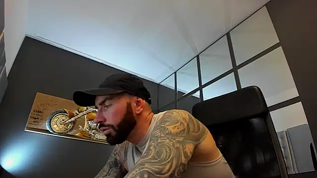 Snapshot of AronGrant chatting on March 2025 11:34:02 AM AronGrant online show from March 2025 11:34:02 AM