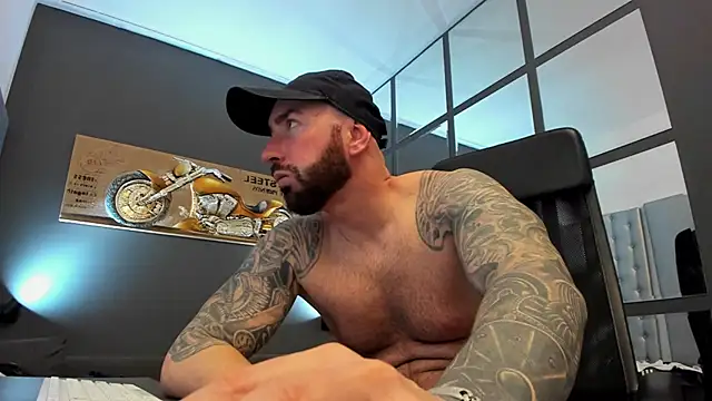 Snapshot of AronGrant chatting on March 2025 12:45:01 PM AronGrant online show from March 2025 12:45:01 PM