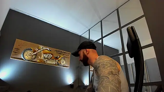 Snapshot of AronGrant chatting on March 2025 08:29:02 AM AronGrant online show from March 2025 08:29:02 AM