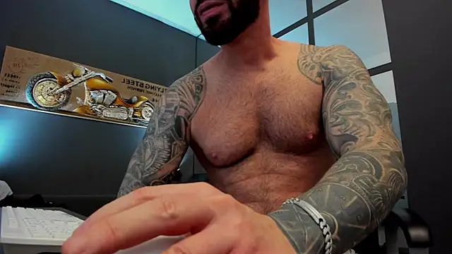 Snapshot of AronGrant chatting on March 2025 08:58:02 AM AronGrant online show from March 2025 08:58:02 AM