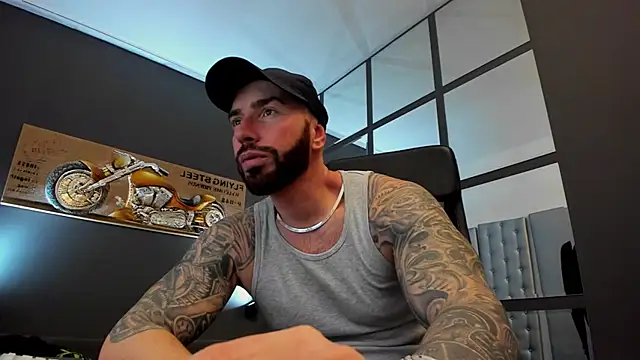 Snapshot of AronGrant chatting on March 2025 08:23:02 AM AronGrant online show from March 2025 08:23:02 AM