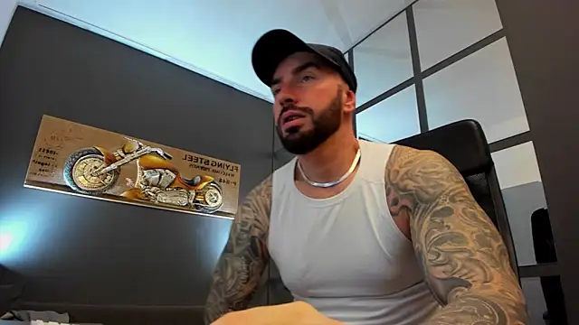 Snapshot of AronGrant chatting on March 2025 08:50:02 AM AronGrant online show from March 2025 08:50:02 AM