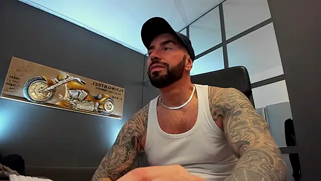 Snapshot of AronGrant chatting on March 2025 08:51:01 AM AronGrant online show from March 2025 08:51:01 AM