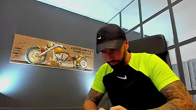 Snapshot of AronGrant chatting on September 2025 08:58:02 AM AronGrant online show from September 2025 08:58:02 AM