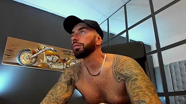 Snapshot of AronGrant chatting on September 2025 08:58:02 AM AronGrant online show from September 2025 08:58:02 AM