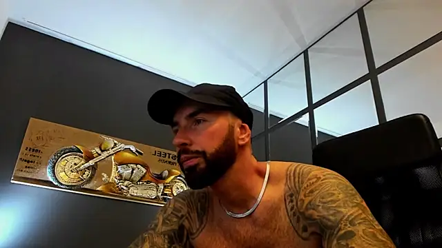 Snapshot of AronGrant chatting on September 2025 08:58:02 AM AronGrant online show from September 2025 08:58:02 AM