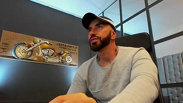 Snapshot of AronGrant chatting on September 2025 09:54:02 AM AronGrant online show from September 2025 09:54:02 AM