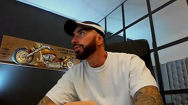 Snapshot of AronGrant chatting on September 2025 07:56:02 AM AronGrant online show from September 2025 07:56:02 AM