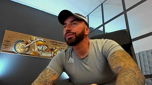 Snapshot of AronGrant chatting on September 2025 10:41:01 AM AronGrant online show from September 2025 10:41:01 AM