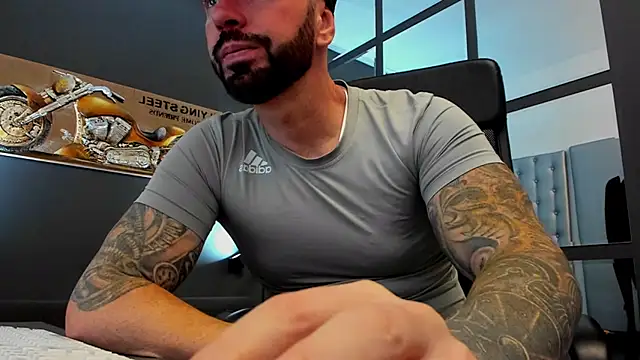 Snapshot of AronGrant chatting on September 2025 09:58:02 AM AronGrant online show from September 2025 09:58:02 AM