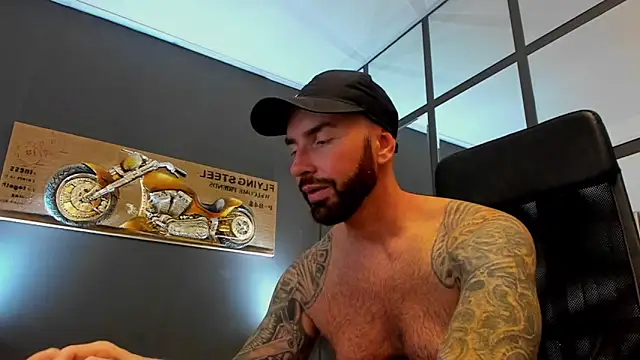 Snapshot of AronGrant chatting on October 2025 10:04:01 AM AronGrant online show from October 2025 10:04:01 AM