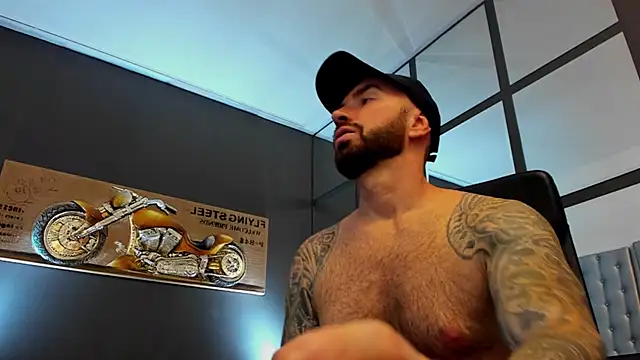 Snapshot of AronGrant chatting on October 2025 08:37:01 AM AronGrant online show from October 2025 08:37:01 AM