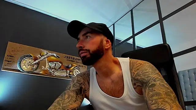 Snapshot of AronGrant chatting on October 2025 10:07:01 AM AronGrant online show from October 2025 10:07:01 AM