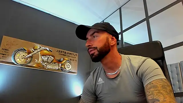 Snapshot of AronGrant chatting on October 2025 09:17:04 AM AronGrant online show from October 2025 09:17:04 AM