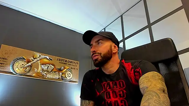 Snapshot of AronGrant chatting on October 2025 10:30:01 AM AronGrant online show from October 2025 10:30:01 AM