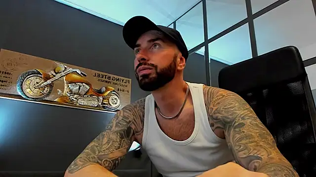 Snapshot of AronGrant chatting on October 2025 10:30:01 AM AronGrant online show from October 2025 10:30:01 AM