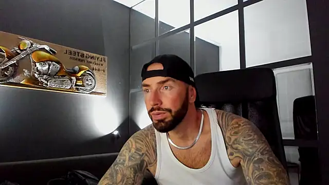 Snapshot of AronGrant chatting on October 2025 10:16:02 AM AronGrant online show from October 2025 10:16:02 AM