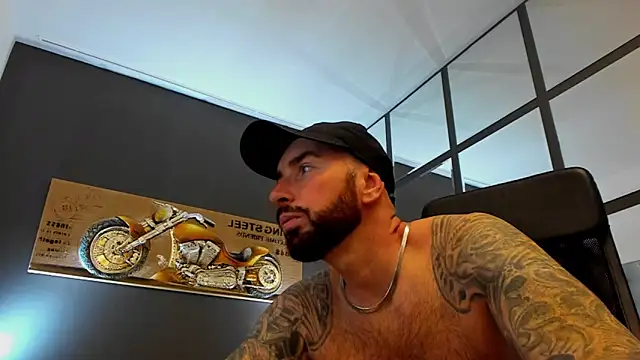 Snapshot of AronGrant chatting on October 2025 10:49:02 AM AronGrant online show from October 2025 10:49:02 AM