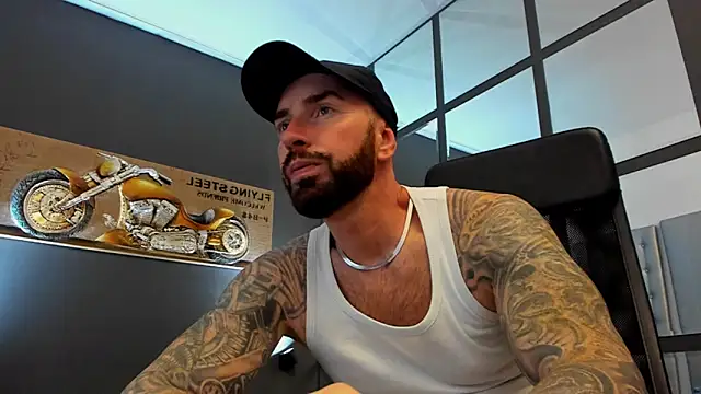 Snapshot of AronGrant chatting on November 2025 10:28:01 AM AronGrant online show from November 2025 10:28:01 AM