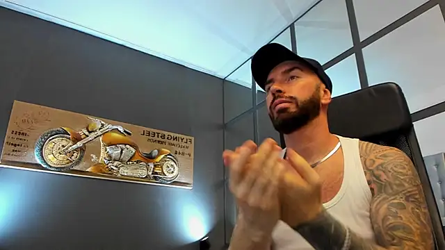 Snapshot of AronGrant chatting on November 2025 10:37:01 AM AronGrant online show from November 2025 10:37:01 AM