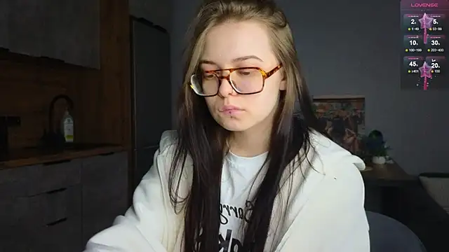 Snapshot of doll_lol_ chatting on January 2025 11:04:02 AM doll lol online show from January 2025 11:04:02 AM