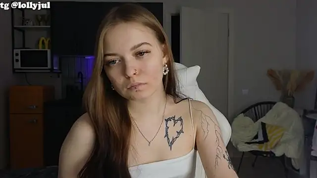 Snapshot of doll_lol_ chatting on October 2025 03:12:02 PM doll lol online show from October 2025 03:12:02 PM