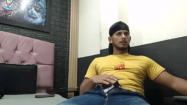 Snapshot of Chris_Dick23 chatting on October 2025 04:37:01 AM Chris Dick23 online show from October 2025 04:37:01 AM