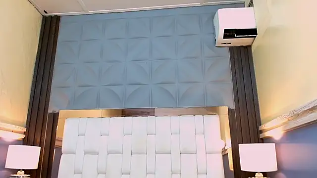 Nicole Ramires online show from October 2025 04:08:01 PM