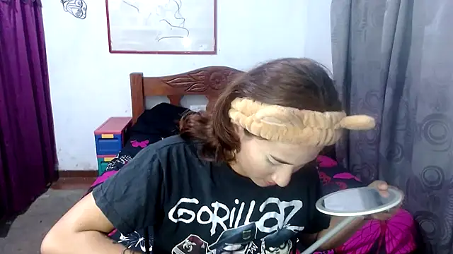 Snapshot of LadyMilk003 chatting on October 2025 03:42:02 PM LadyMilk003 online show from October 2025 03:42:02 PM