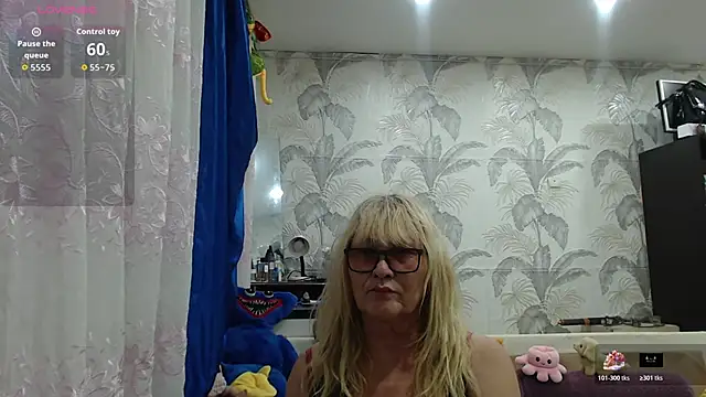 Snapshot of CamDiva113 chatting on November 2025 02:16:02 PM CamDiva113 online show from November 2025 02:16:02 PM