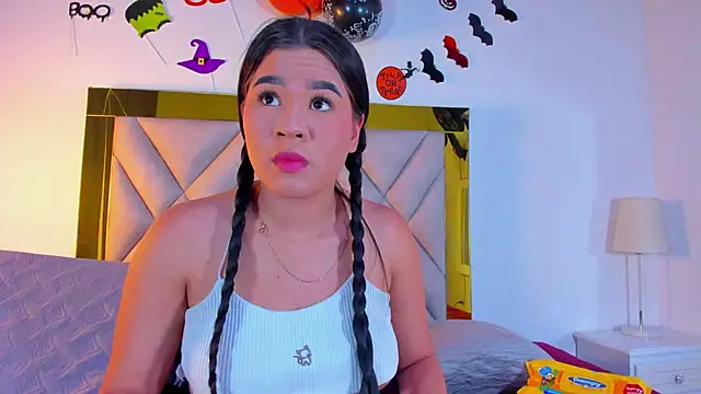 nicole grace0 online show from October 2025 12:07:02 PM