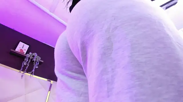 Snapshot of April_bowie chatting on October 2025 11:20:02 AM April bowie online show from October 2025 11:20:02 AM