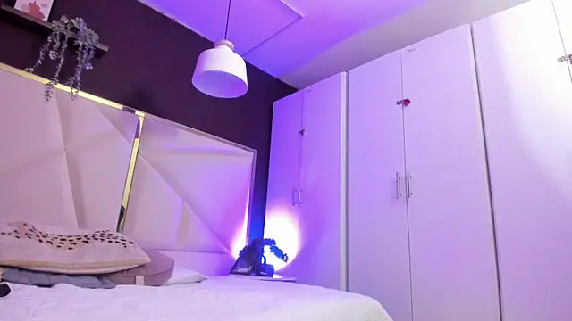 Snapshot of April_bowie chatting on October 2025 11:14:02 AM April bowie online show from October 2025 11:14:02 AM